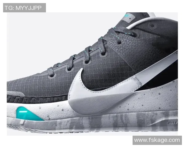 足球明星们的Nike头带时尚潮流解析与运动表现提升探讨